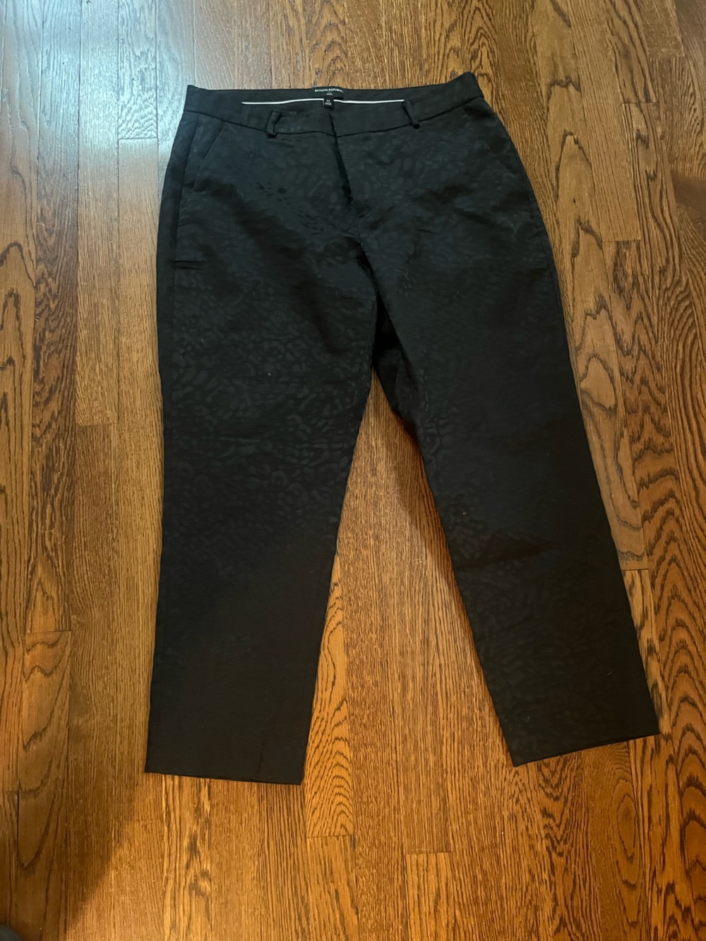Banana Republic Black Cropped Ankle Pants with Subtle Jacquard Pattern